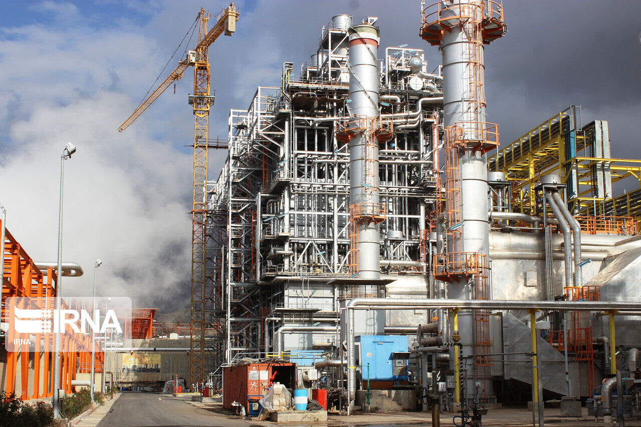 نیاز کشاورزان به کود اوره در حال تامین است